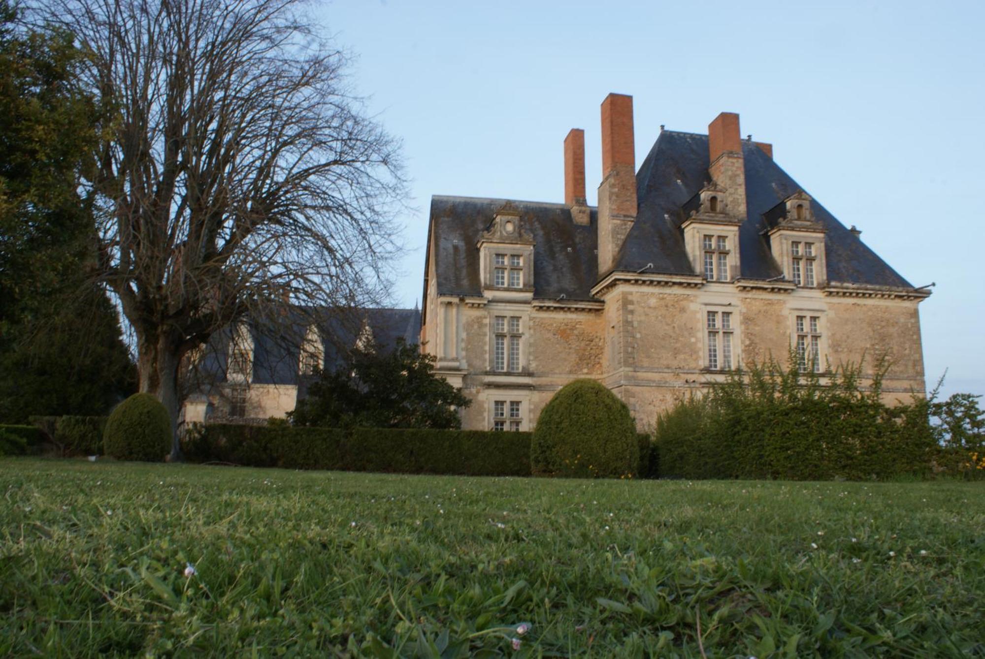 Chateau De Durtal Acomodação com café da manhã Exterior foto