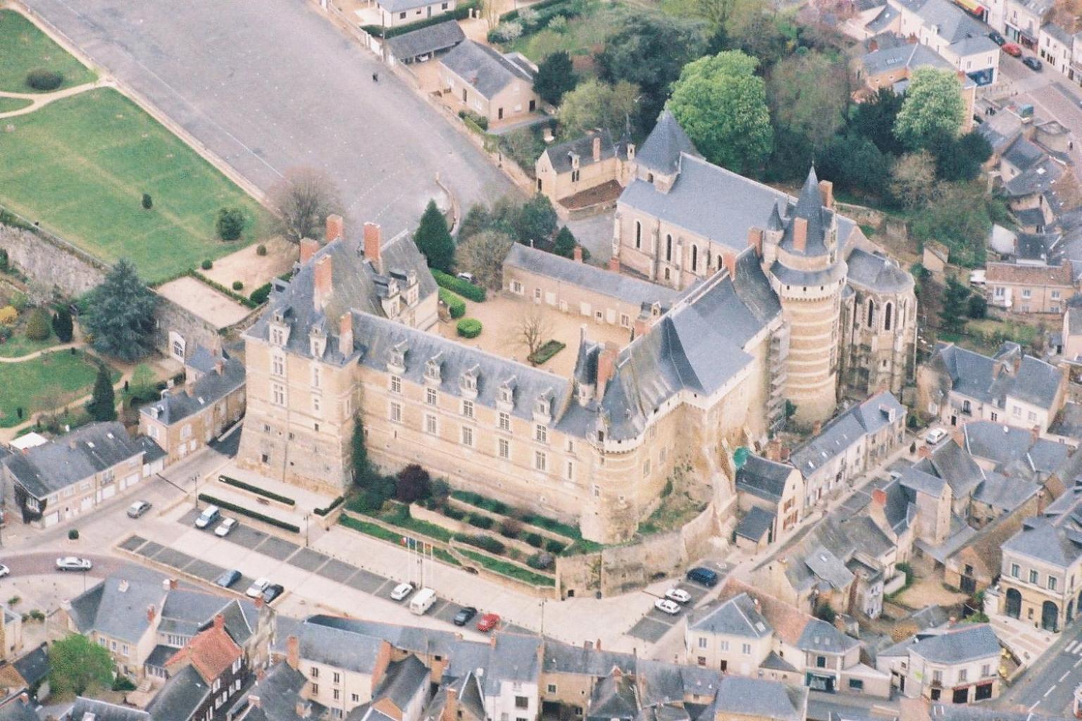 Chateau De Durtal Acomodação com café da manhã Exterior foto
